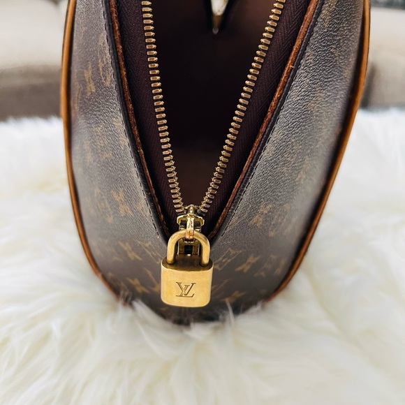 Louis Vuitton Ellipse MM - Picture 10 of 14